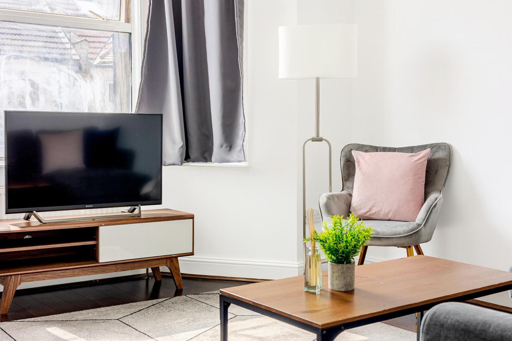 Bright 2Br Flat, Forest Gate, East London Bagian luar foto